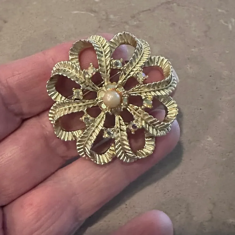 Vintage Gold Tone Filigree Flower Brooch w/ Faux Pearl & Rhinestones